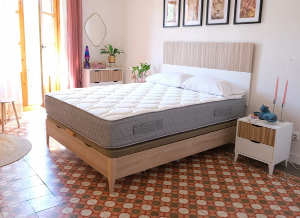 Canapé com pernas altas VERSALLES