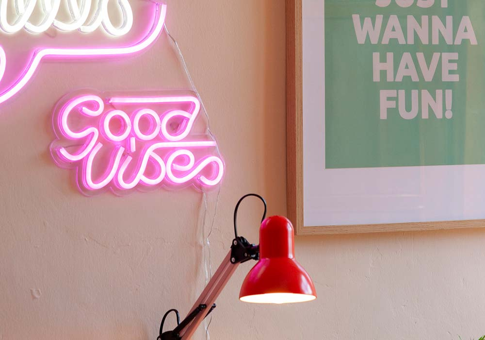 Decoración luminosa rosa good VIBES