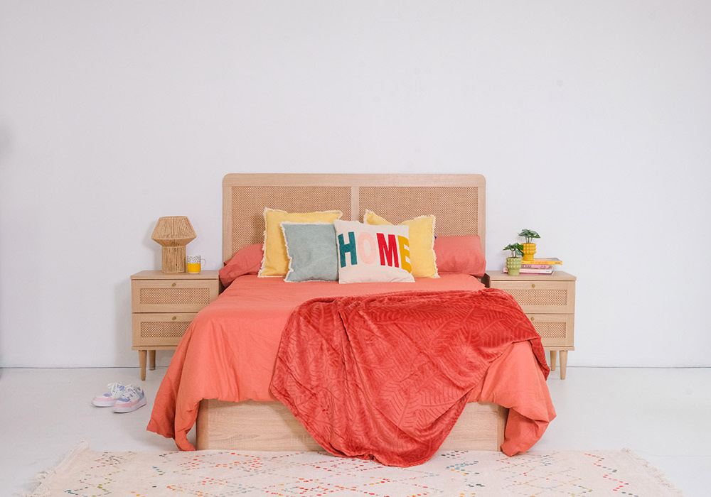 Mesinha de 2 gavetas em faia e rattan CALABRIA