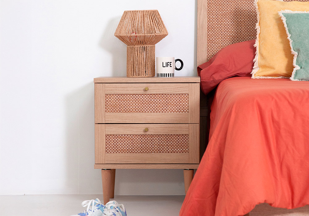 Mesita de 2 cajones haya y ratán CALABRIA