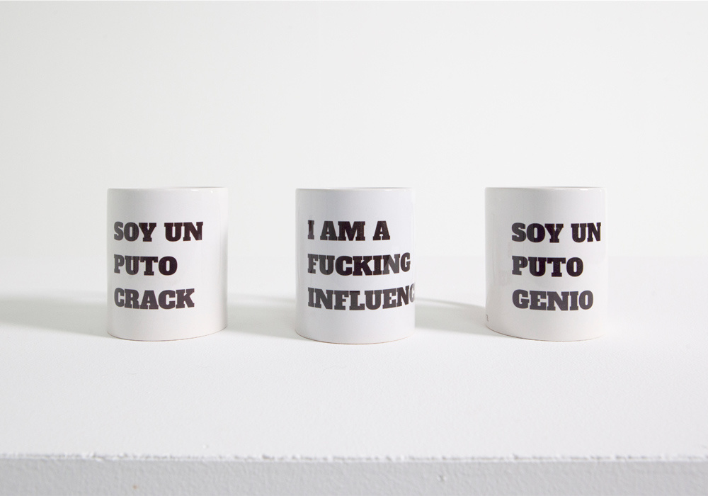 Taza divertida blanca con letras negras CRACK