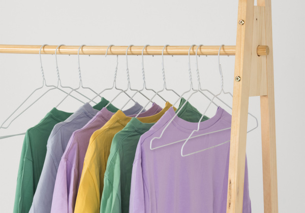 Perchero de madera LUA