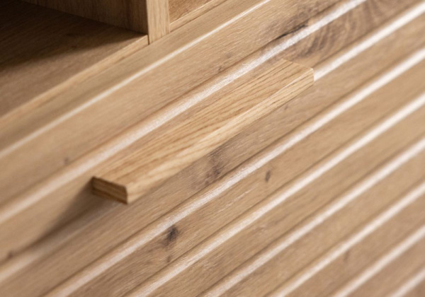 Tabela de TV com as pernas Redon