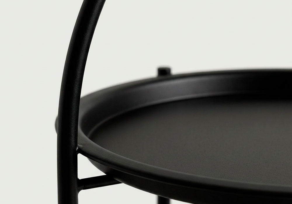 Mesa auxiliar metálica BRISA negro detalle