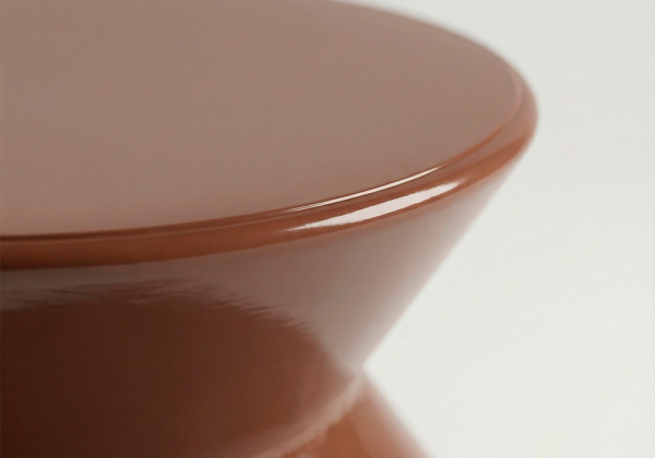 Mesa auxiliar metálica marrón POPI detalle