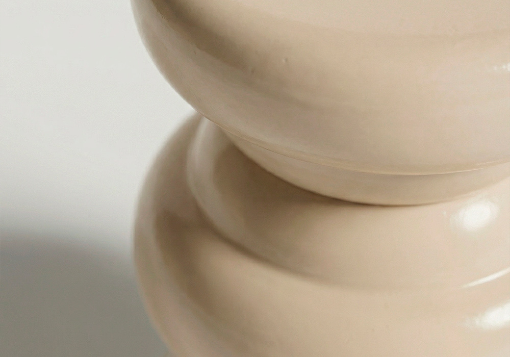 Mesa auxiliar metálica CÉNIT detalle