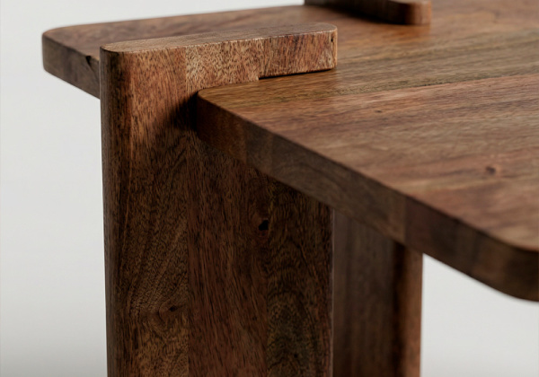 Mesa auxiliar de madera SATORI detalle