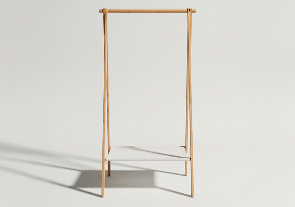 Perchero de pie de bambú BRUMA frente