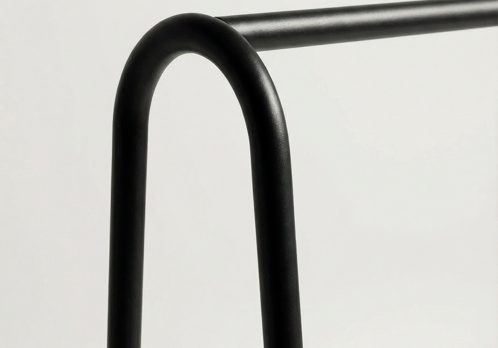 Perchero de pie metálico AIRE detalle