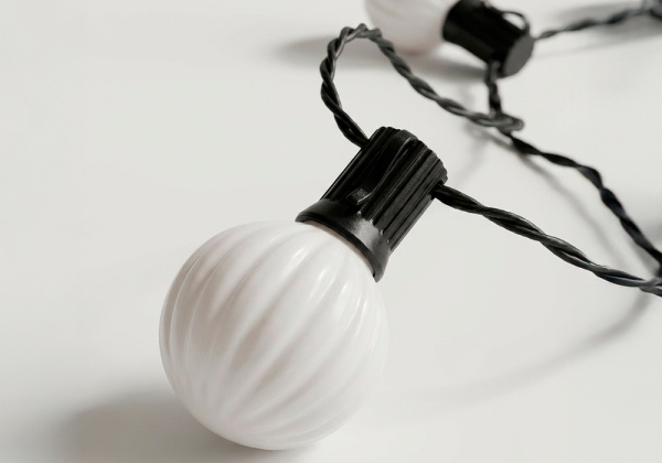 Guirnalda 20 bombillas led blancas para jardín FEST detalle