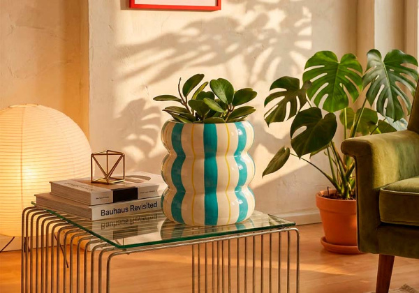 Macetero a rayas IVORY Azul Ambientada