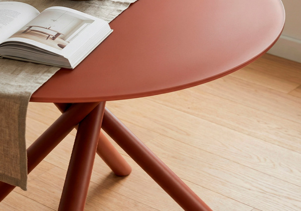 Mesa comedor metal y cristal LEXI Terracota detalle decorada