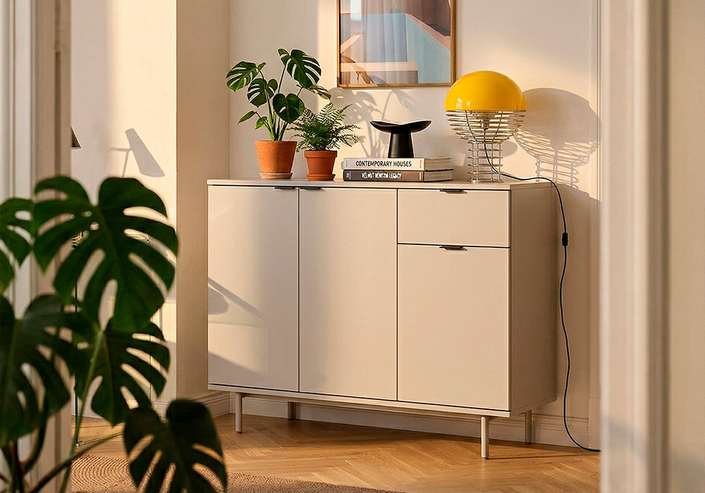 Aparador 3 puertas 1 cajón KUBO-decorada2