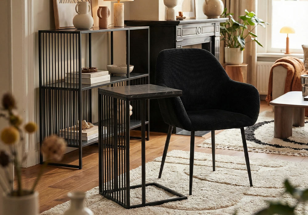 Mesa auxiliar en forma de c AKSEL-decorada 1