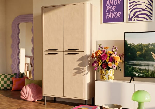 Mueble bodeguero con patas BRONTE