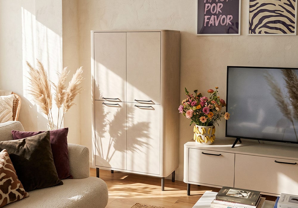 Mueble bodeguero con patas BRONTE Mueble bodeguero con patas BRONTE