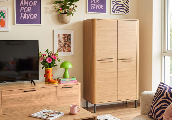Mueble bodeguero con patas BRONTE Mueble bodeguero con patas BRONTE