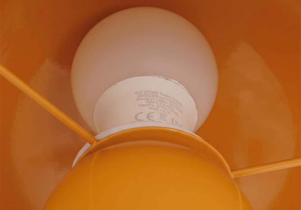 Lámpara sobremesa metálica SETA naranja vista desde abajo