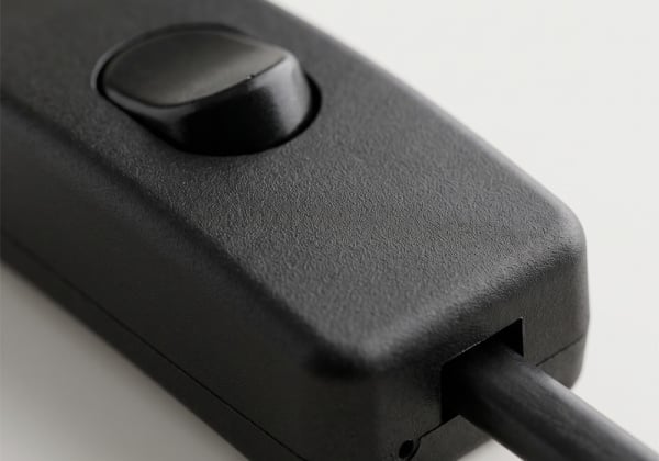 Lámpara sobremesa metálica SETA detalle interruptor