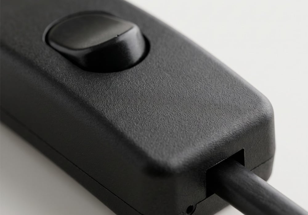 Lámpara sobremesa metálica SETA detalle interruptor