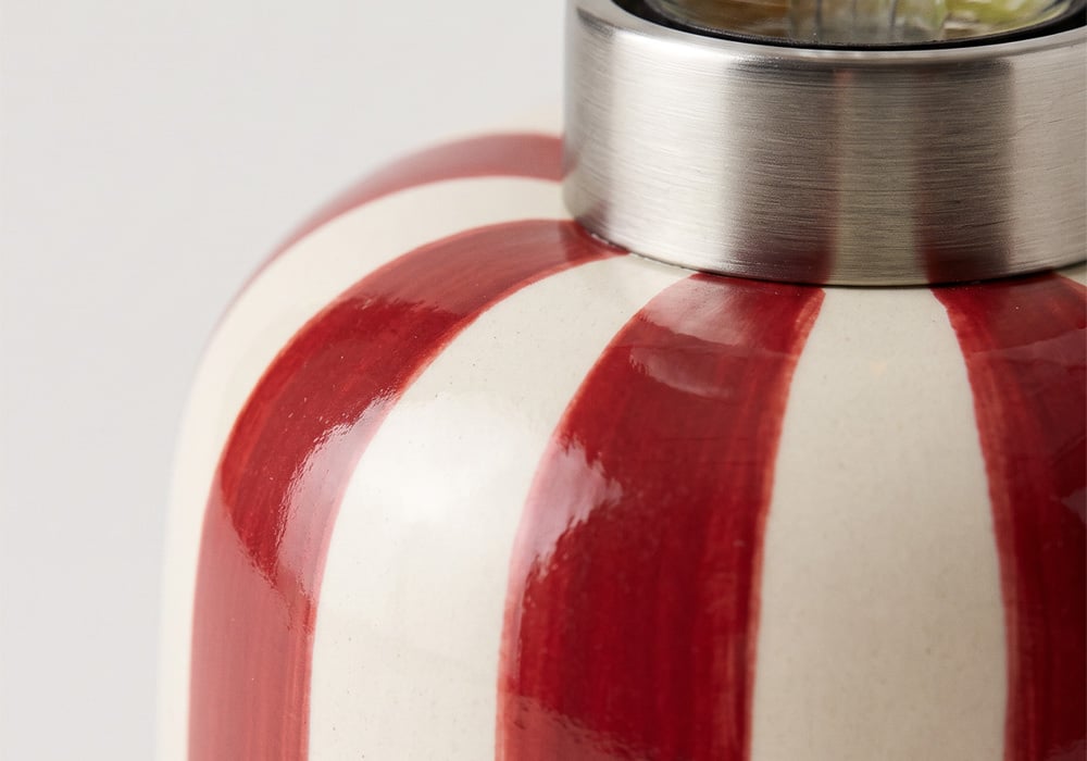 Lámpara sobremesa PIPA rojo detalle
