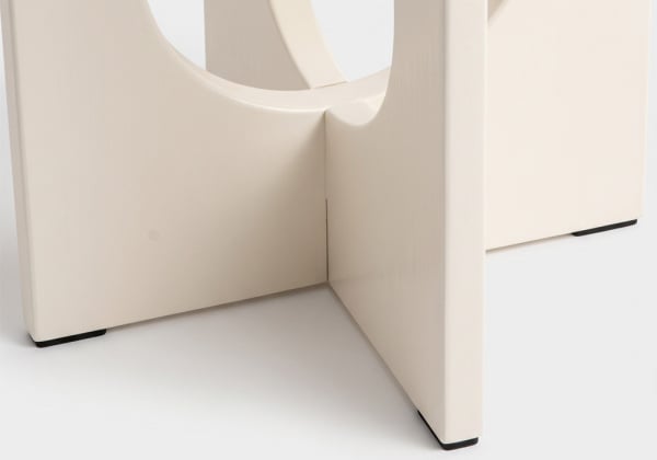 Mesa auxiliar BOP blanco detalle Mesa auxiliar BOP blanco detalle