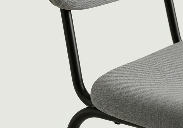 Silla apilable STACK GRIS DETALLE