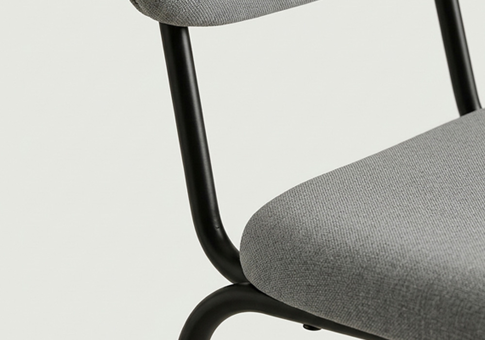 Silla apilable STACK GRIS DETALLE