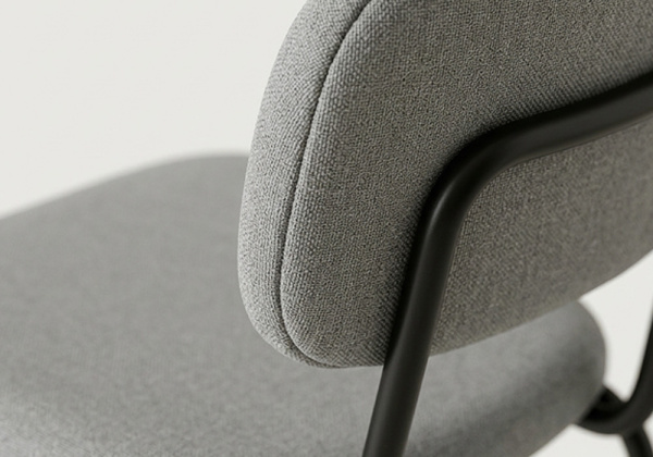 Silla apilable STACK GRIS DETALLE