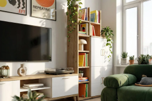 estantería con libros y objetos decorativos