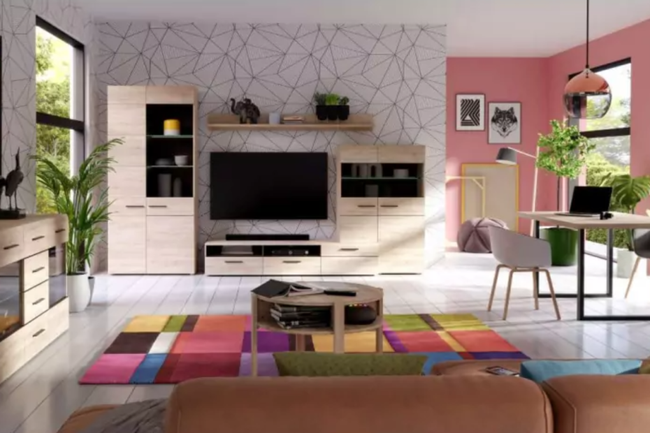 vista amplia de salón decorado con mueble tv, sofá, mesa de centro, mesa de comedor