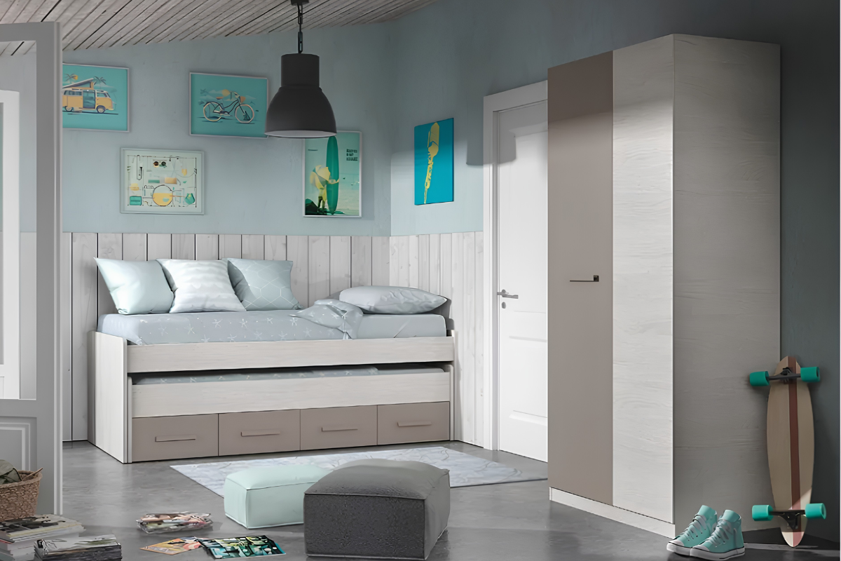 cama nido alta con cajones, en una habitación juvenil, decorada con cojines.