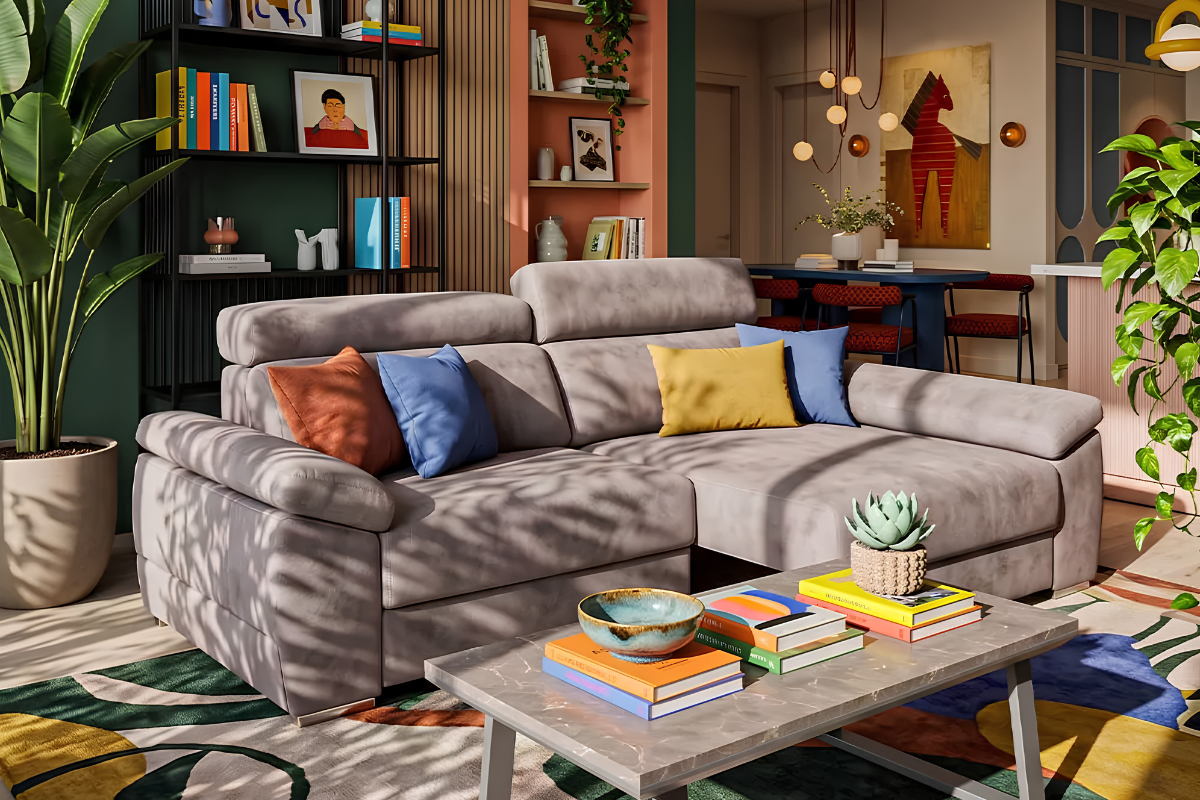 sofá de 3 plazas modular gris, decorado con cojines de color amarillo y azul. Detrás una estantería llena de libros y decoración.