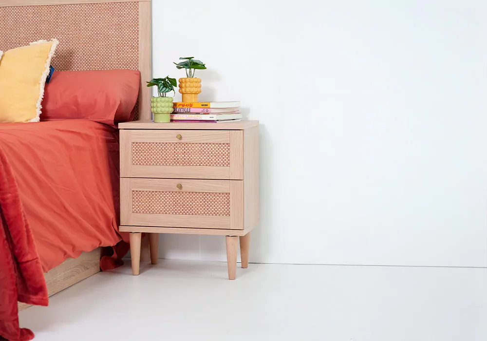 Mesita de 2 cajones haya y ratán CALABRIA