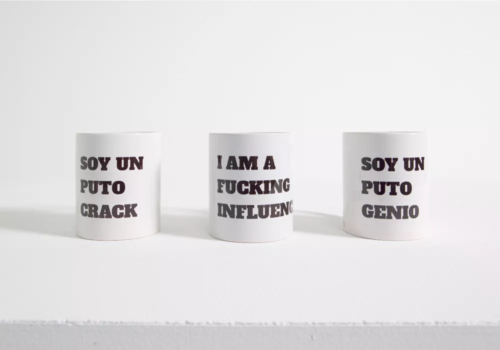 Taza divertida blanca con letras negras GENIO Taza divertida blanca con letras negras GENIO