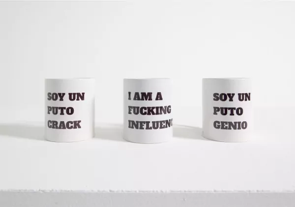 Taza divertida blanca con letras negras GAMER