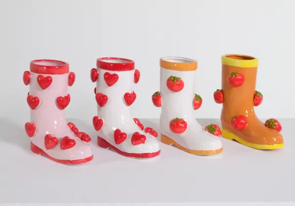 Macetero en forma de bota corazones RED Macetero en forma de bota corazones RED