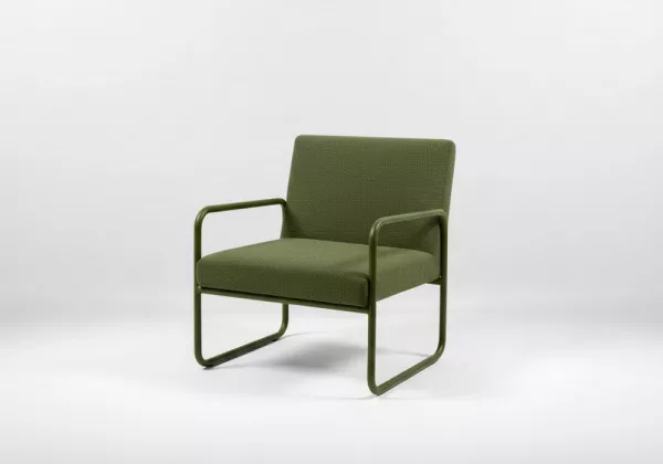 Sillón tapizado con pata metálica RILO Sillón tapizado con pata metálica RILO