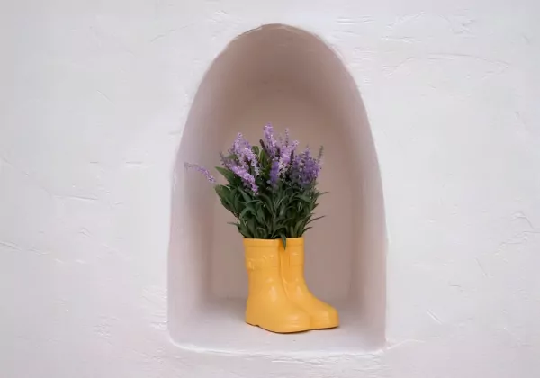 Macetero de cerámica con planta BOOT Macetero de cerámica con planta BOOT