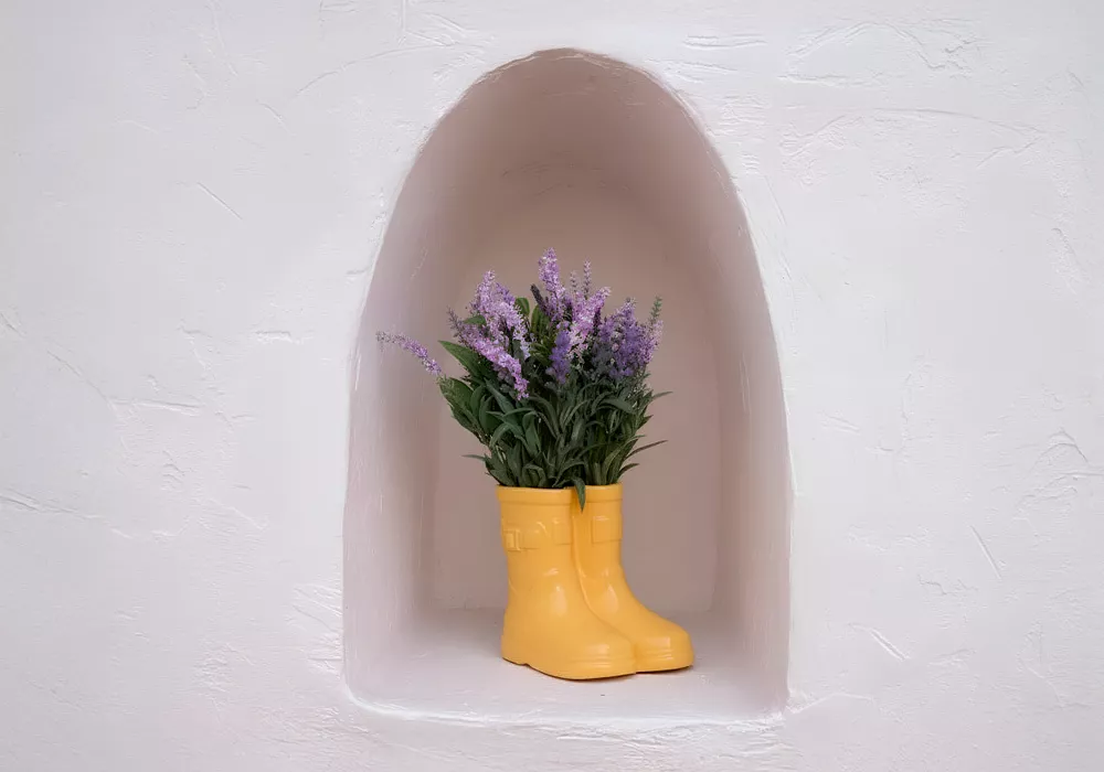 Macetero de cerámica con planta BOOT