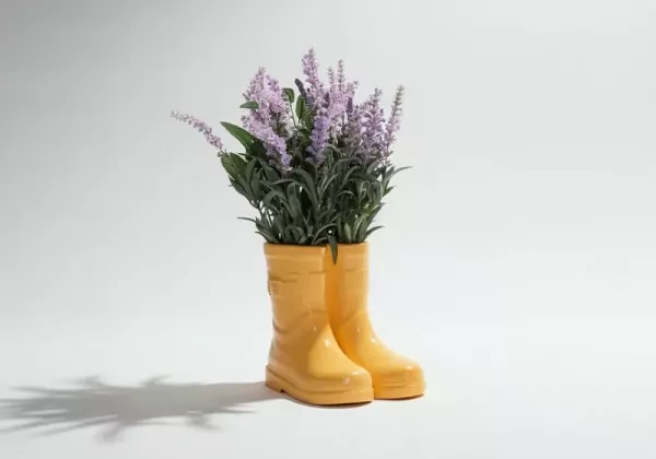 Macetero de cerámica con planta BOOT Macetero de cerámica con planta BOOT