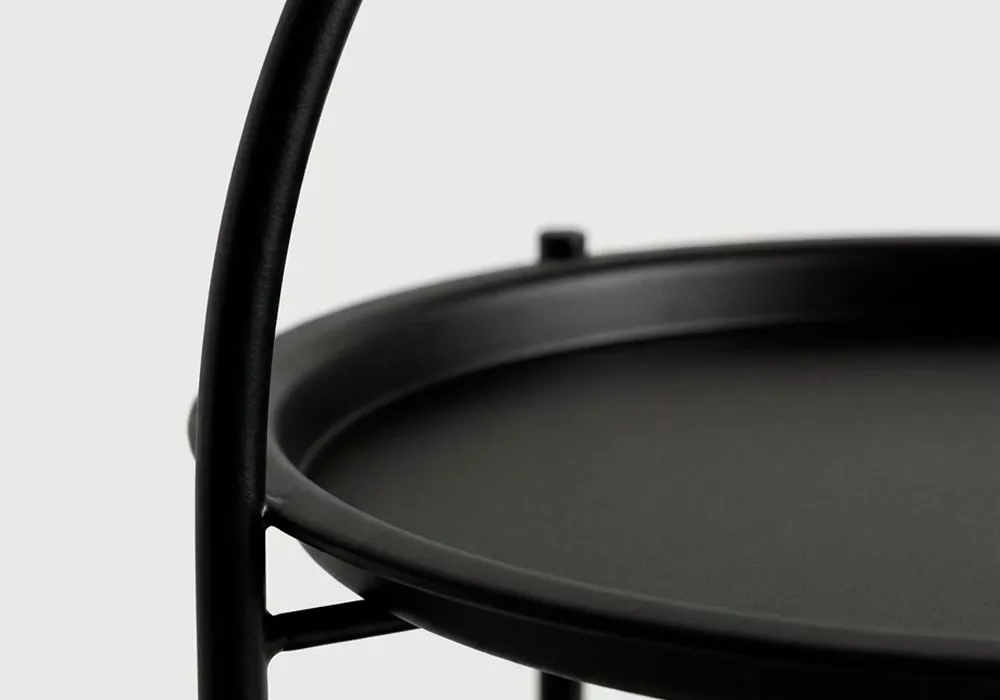 Mesa auxiliar metálica BRISA negro detalle