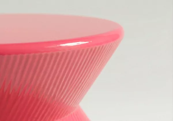 Mesa auxiliar metálica VIDA rosa detalle
