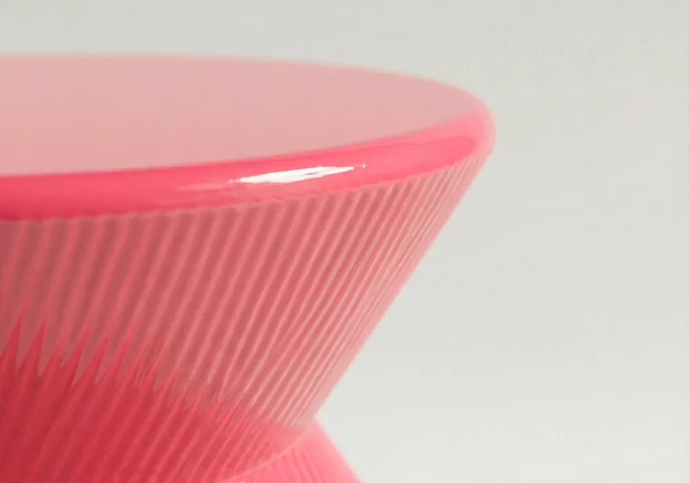 Mesa auxiliar metálica VIDA rosa detalle