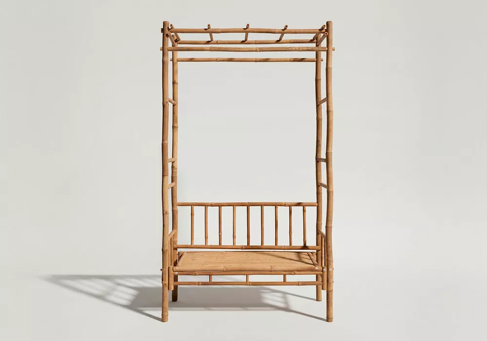 Banco con pérgola de bambú SOLARA Frontal Banco con pérgola de bambú SOLARA Frontal