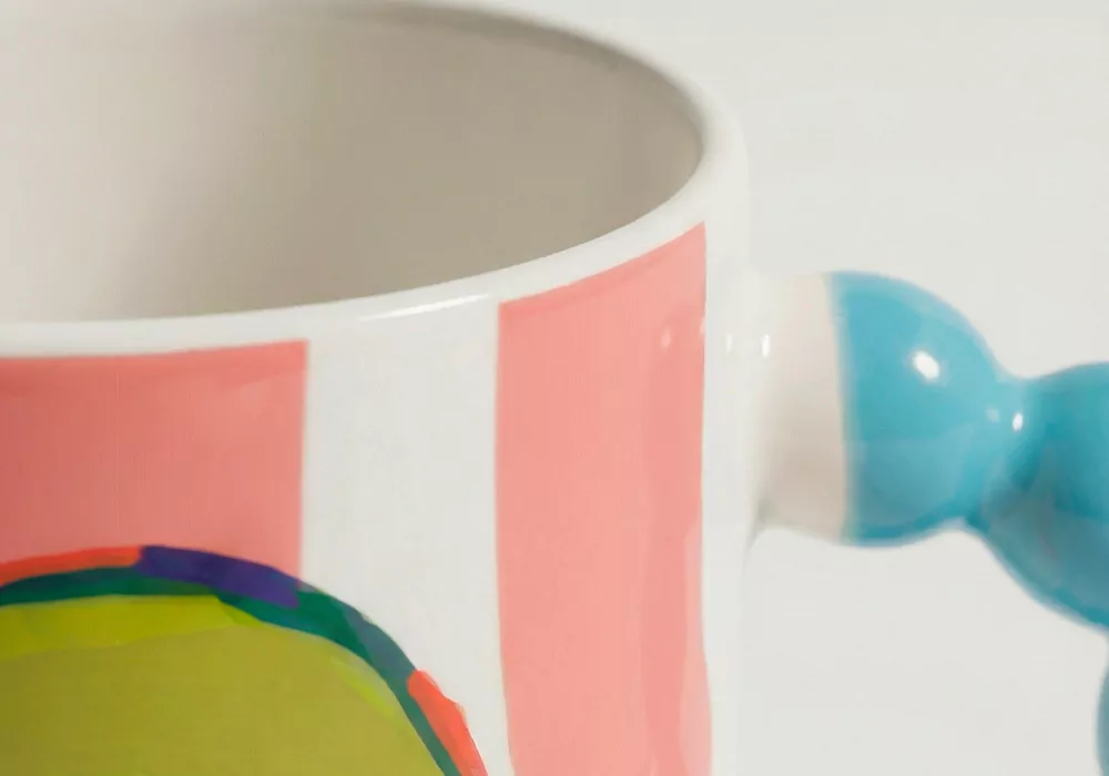 Taza de porcelana asa burbujas CABRIO azul detalle