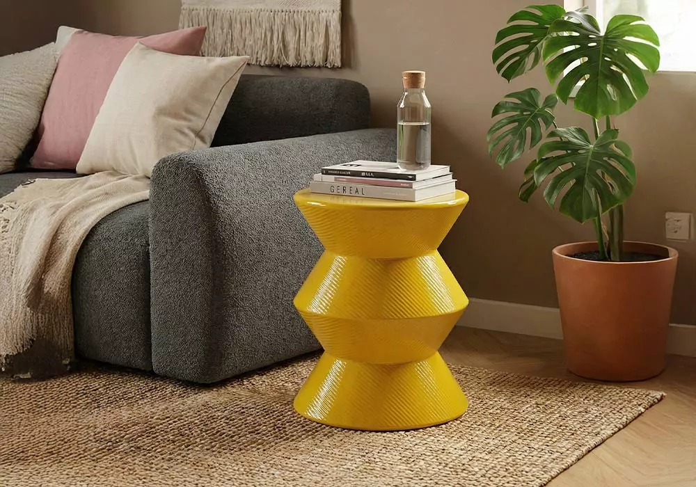 Mesa auxiliar metálica VIDA amarillo ambiente