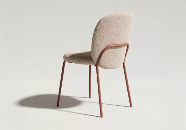 Silla tapizada pata metálica DONA-3.4 desde atrás