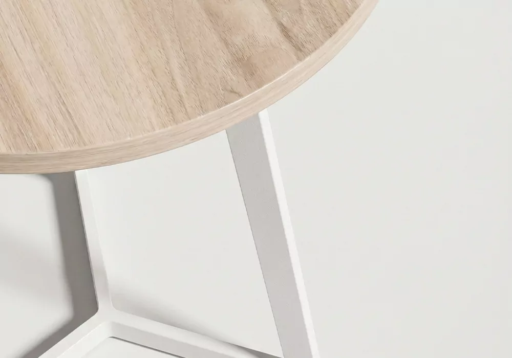 Mesa auxiliar redonda tapa madera YARA detalle